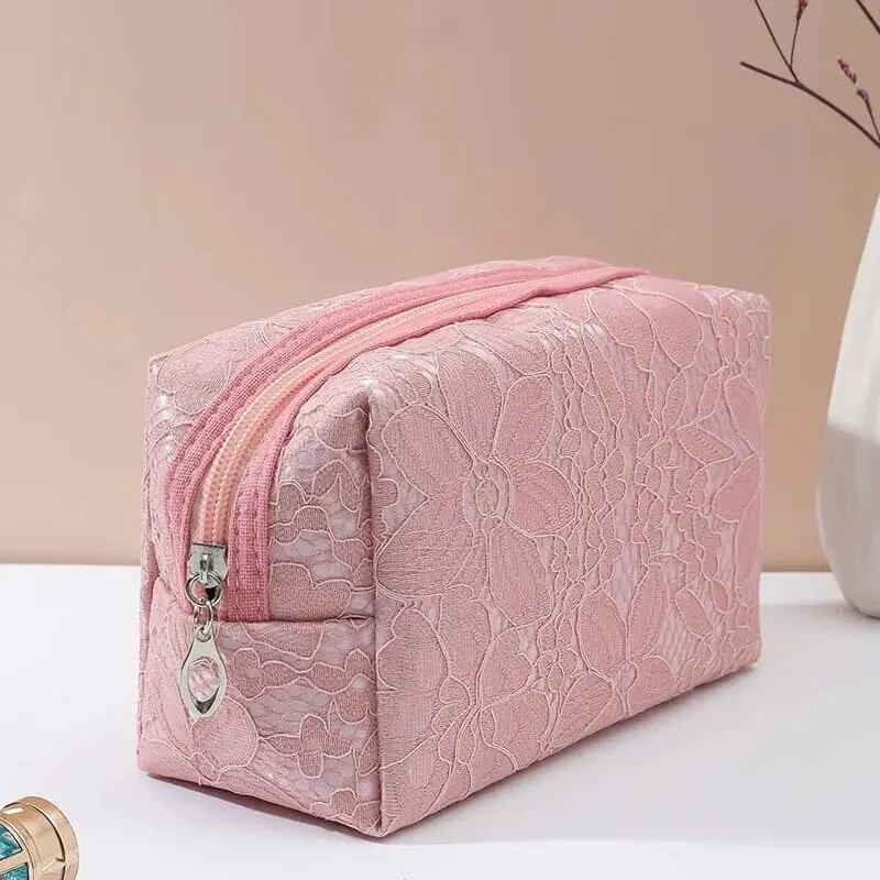 Trousse Maquillage Dentelle Rose | Idéale Voyages Élégants