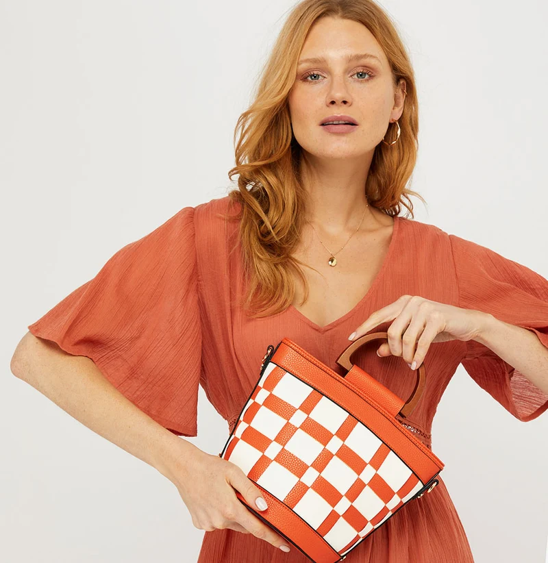Contrast Weave Handheld Bucket Bag