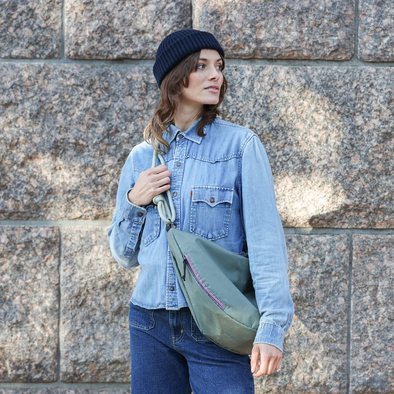 Lea Sling Bag