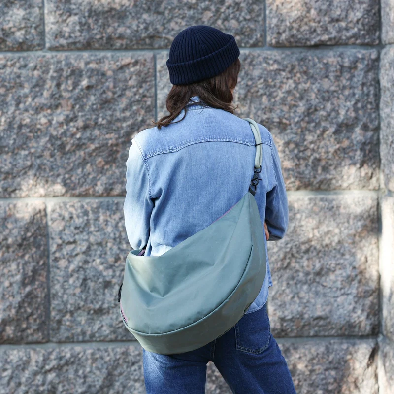 Lea Sling Bag