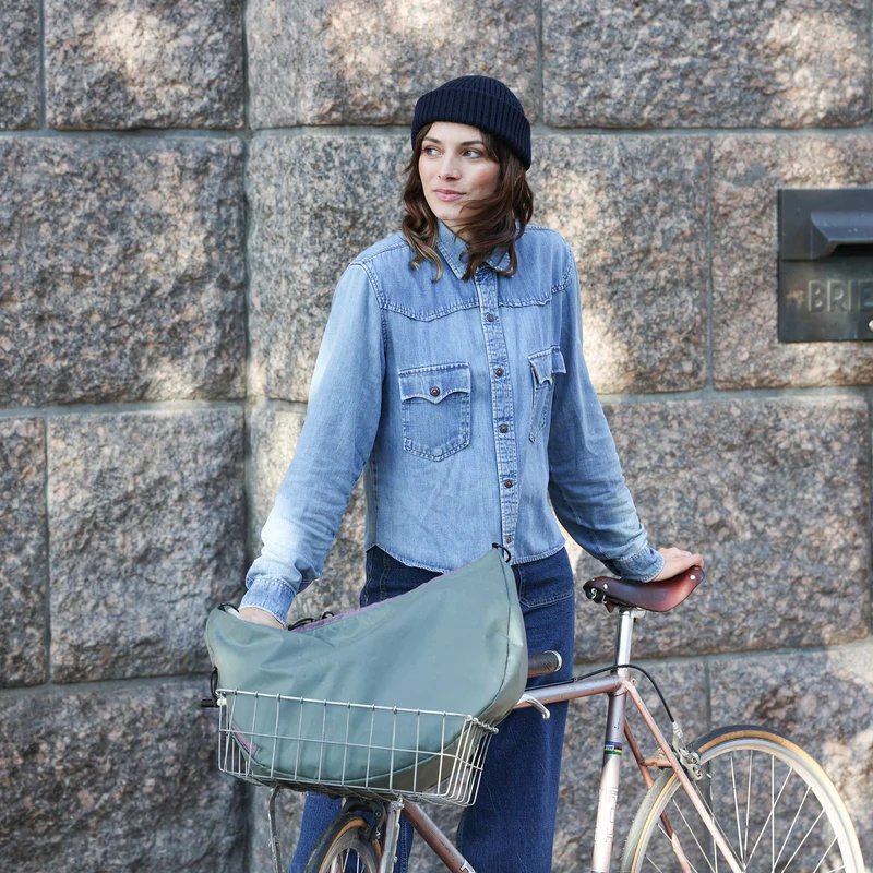 Lea Sling Bag