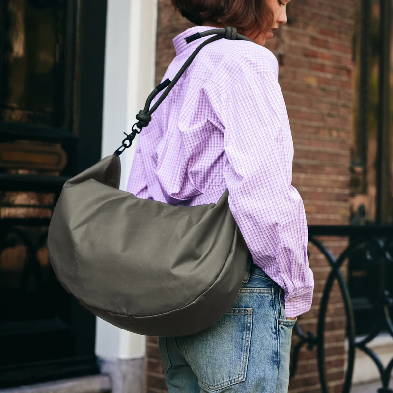 Lea Sling Bag