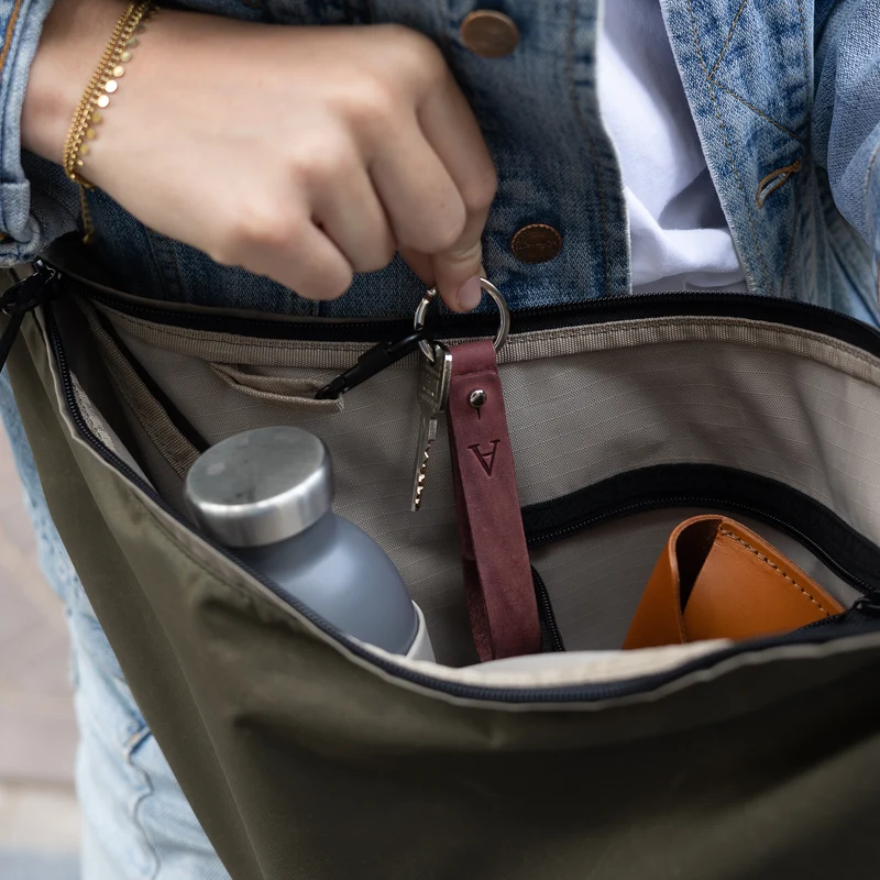 Lea Sling Bag