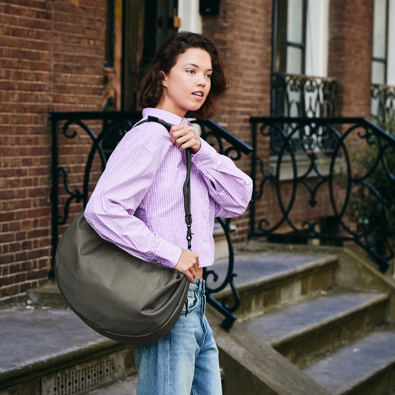 Lea Sling Bag