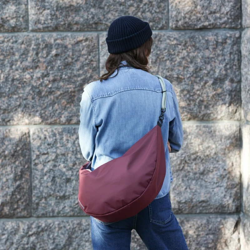 Lea Sling Bag
