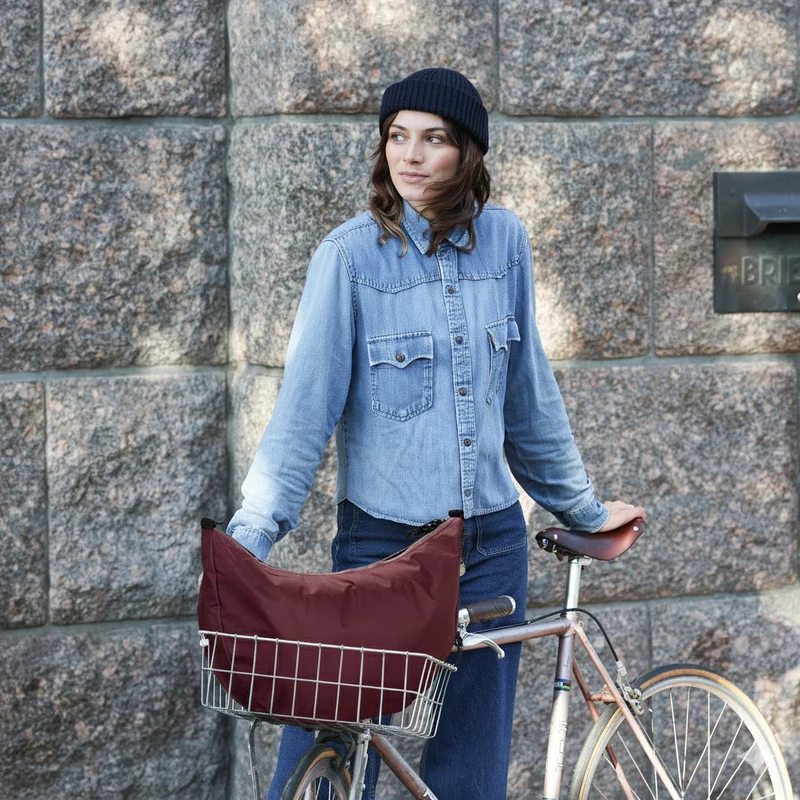 Lea Sling Bag