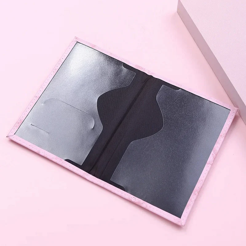 Porte-Passeport Effet Marbré | Design Compact et Léger