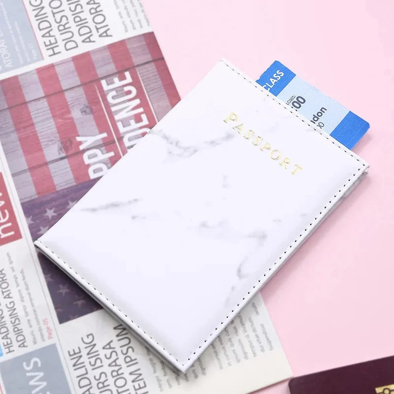 Porte-Passeport Effet Marbré | Design Compact et Léger