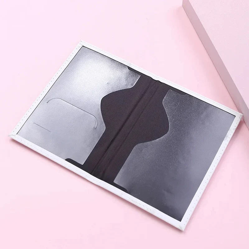 Porte-Passeport Effet Marbré | Design Compact et Léger