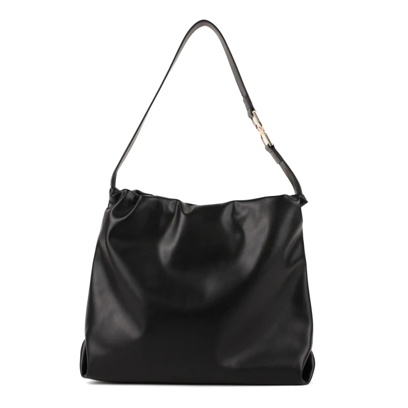 Riona Donna Hobo
