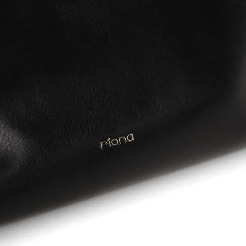 Riona Donna Hobo