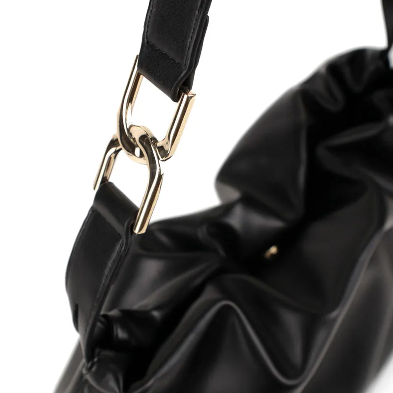 Riona Donna Hobo