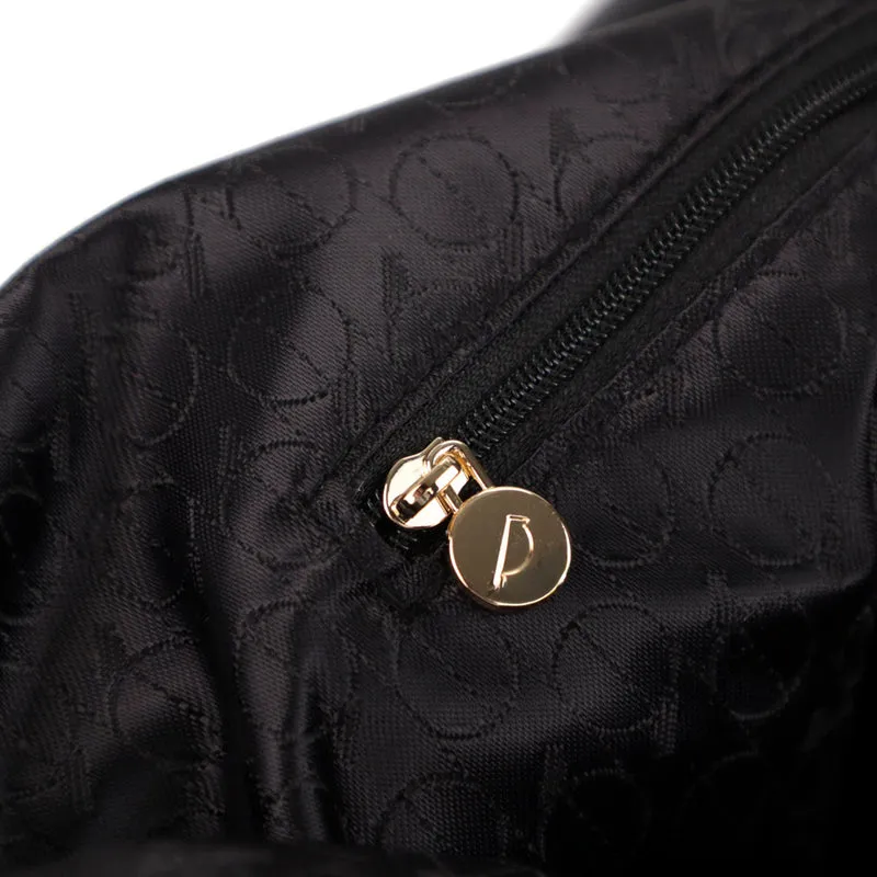 Riona Donna Hobo