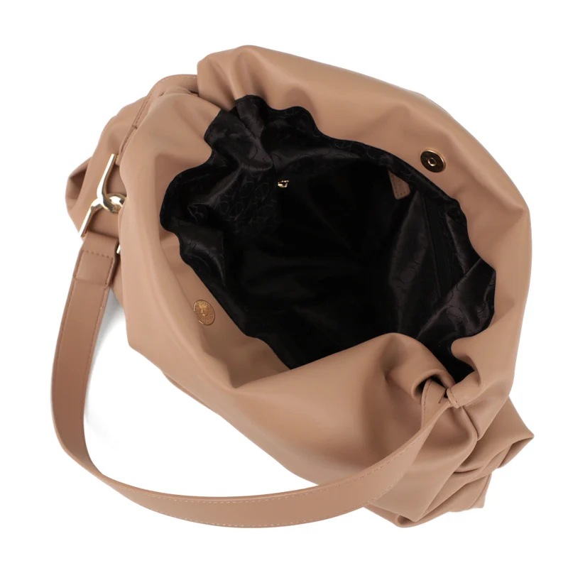 Riona Donna Hobo