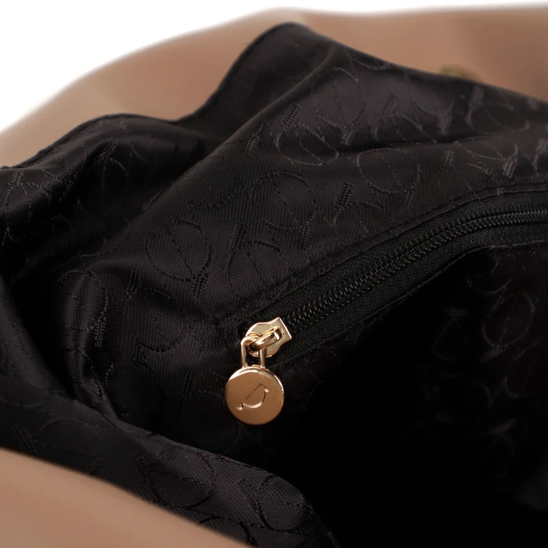 Riona Donna Hobo