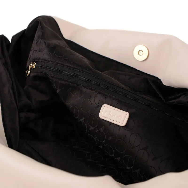 Riona Donna Hobo