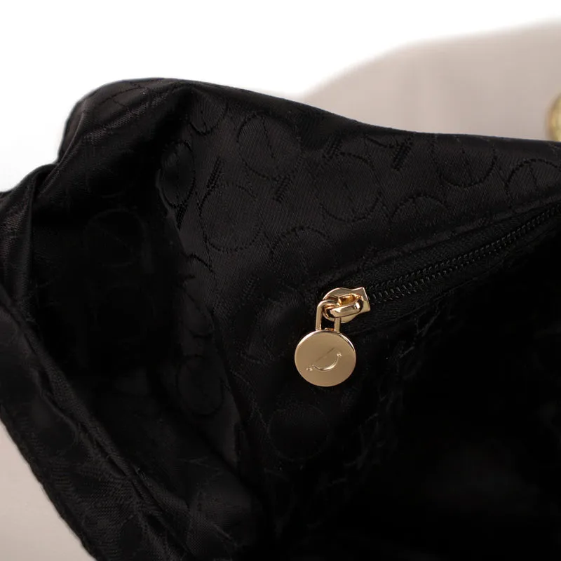 Riona Donna Hobo