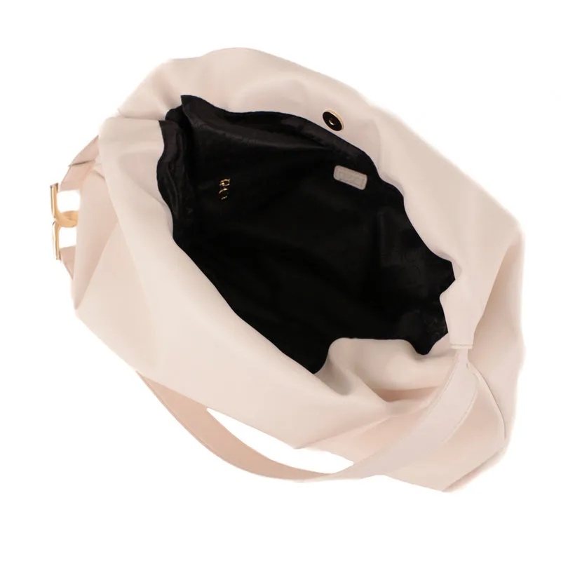 Riona Donna Hobo