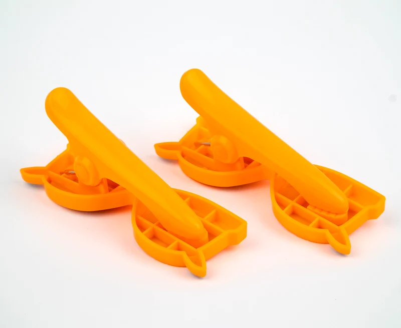 Tracker Beach Towel Clip Sunglasses