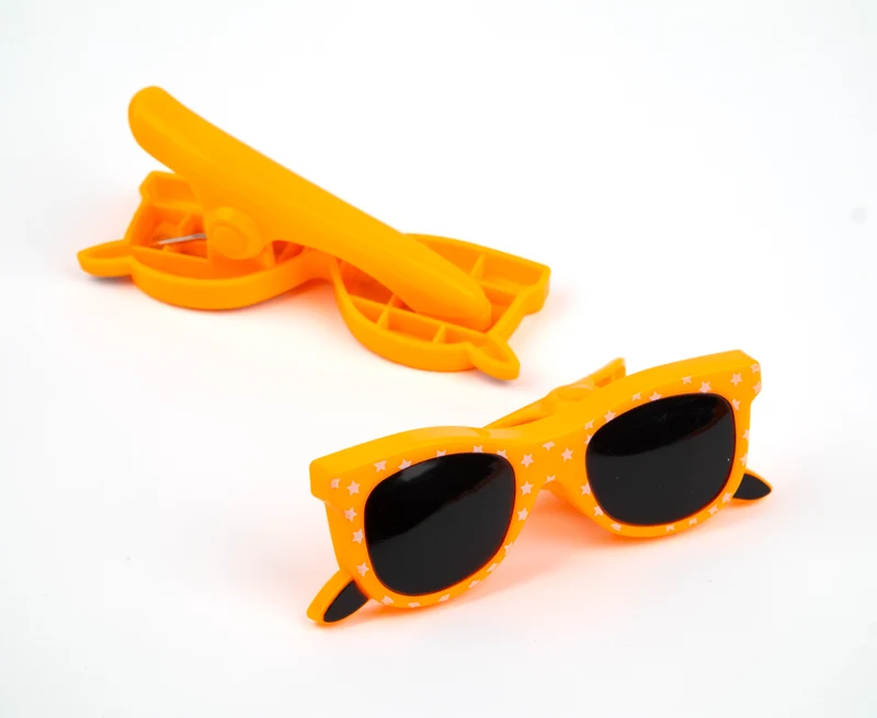 Tracker Beach Towel Clip Sunglasses