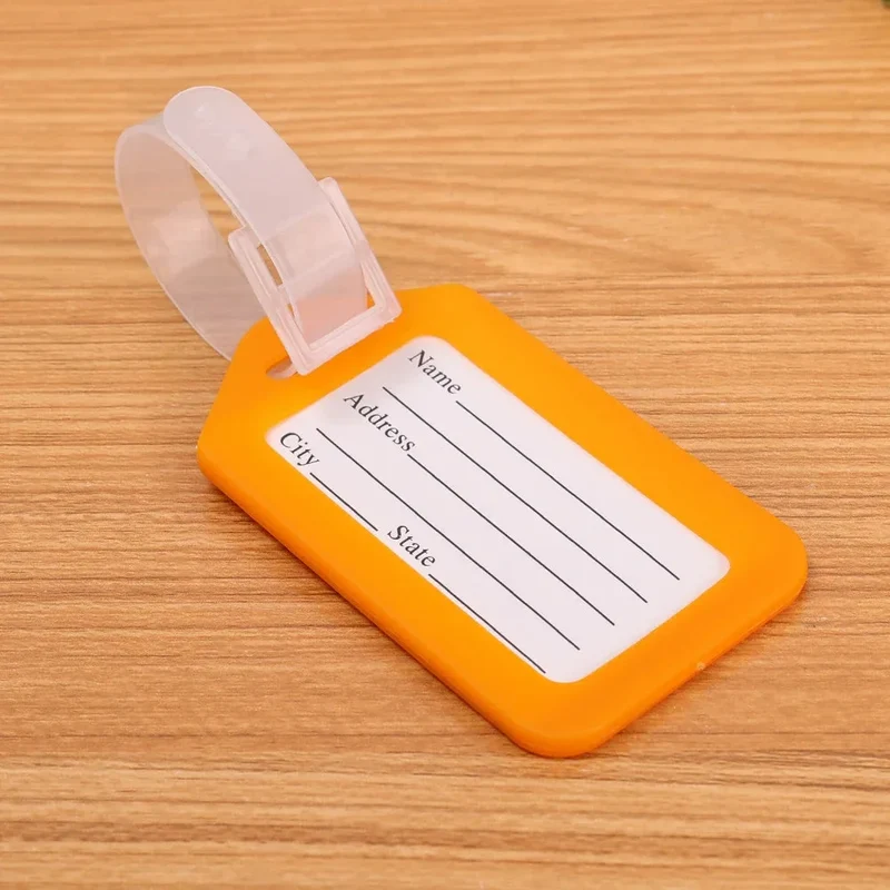 Étiquette Porte Adresse Valise Plastique | Couleurs Vives et Résistantes