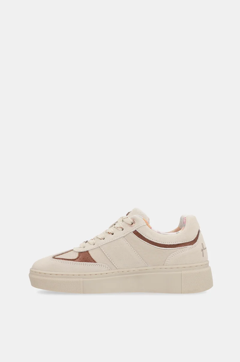 Chaussures de sport blanches avec détails