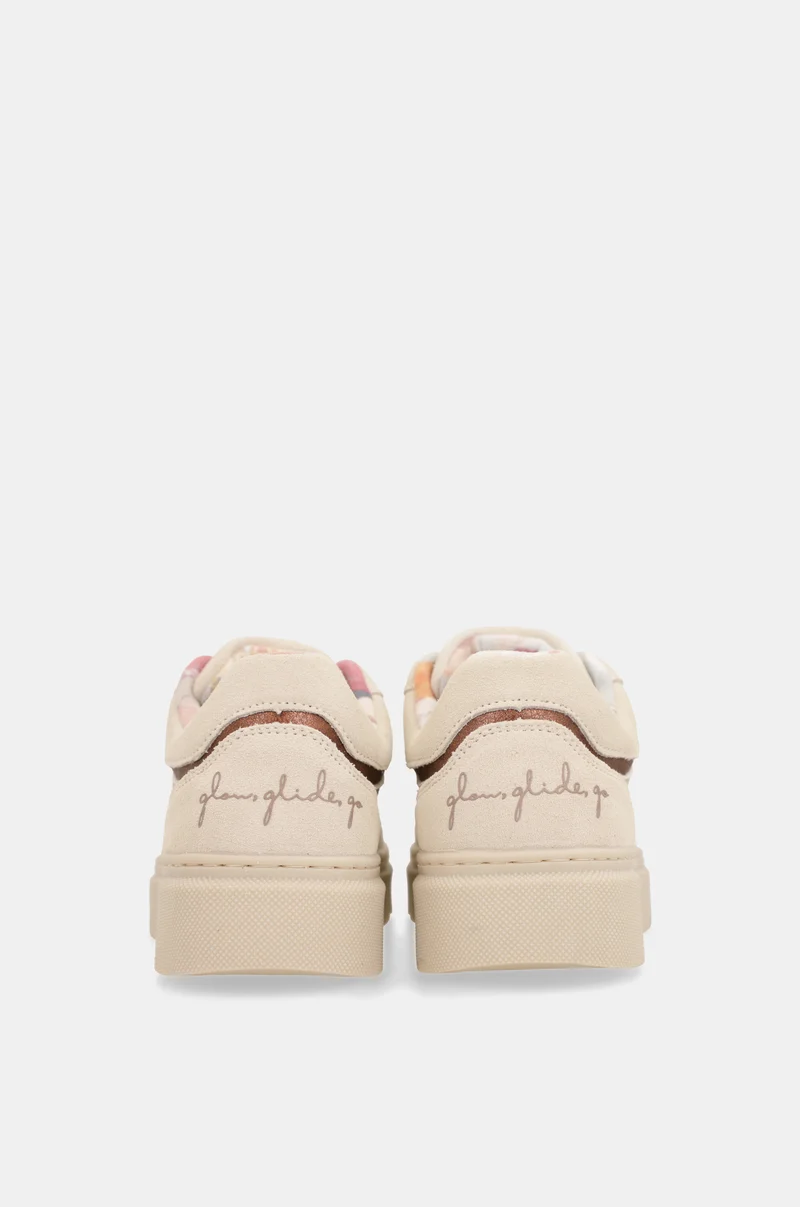 Chaussures de sport blanches avec détails