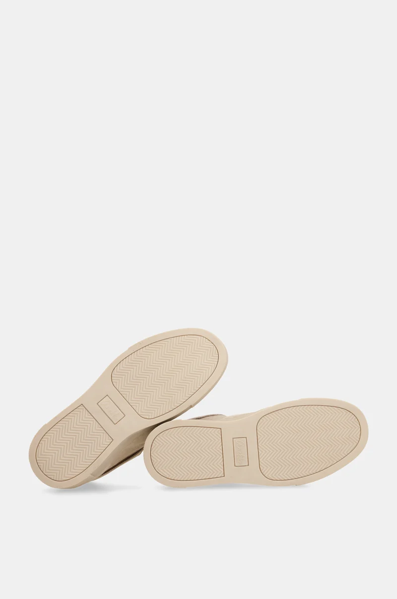 Chaussures de sport blanches avec détails