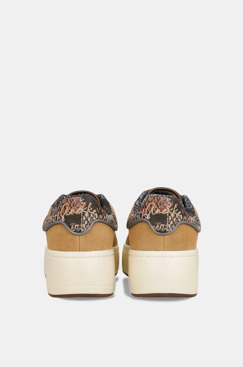Baskets camel