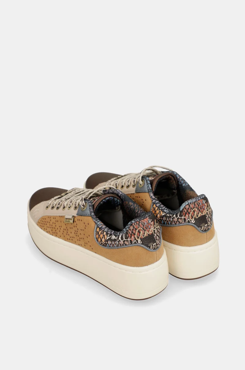 Baskets camel