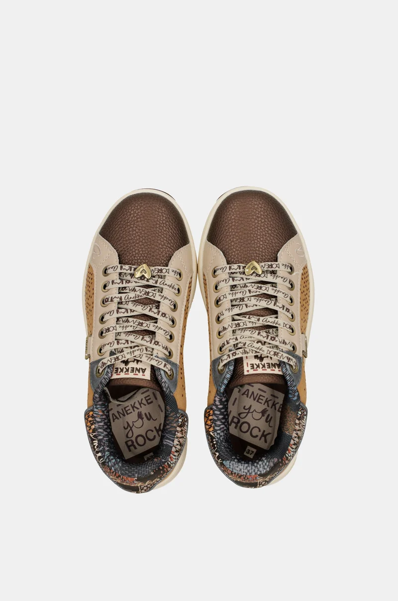 Baskets camel
