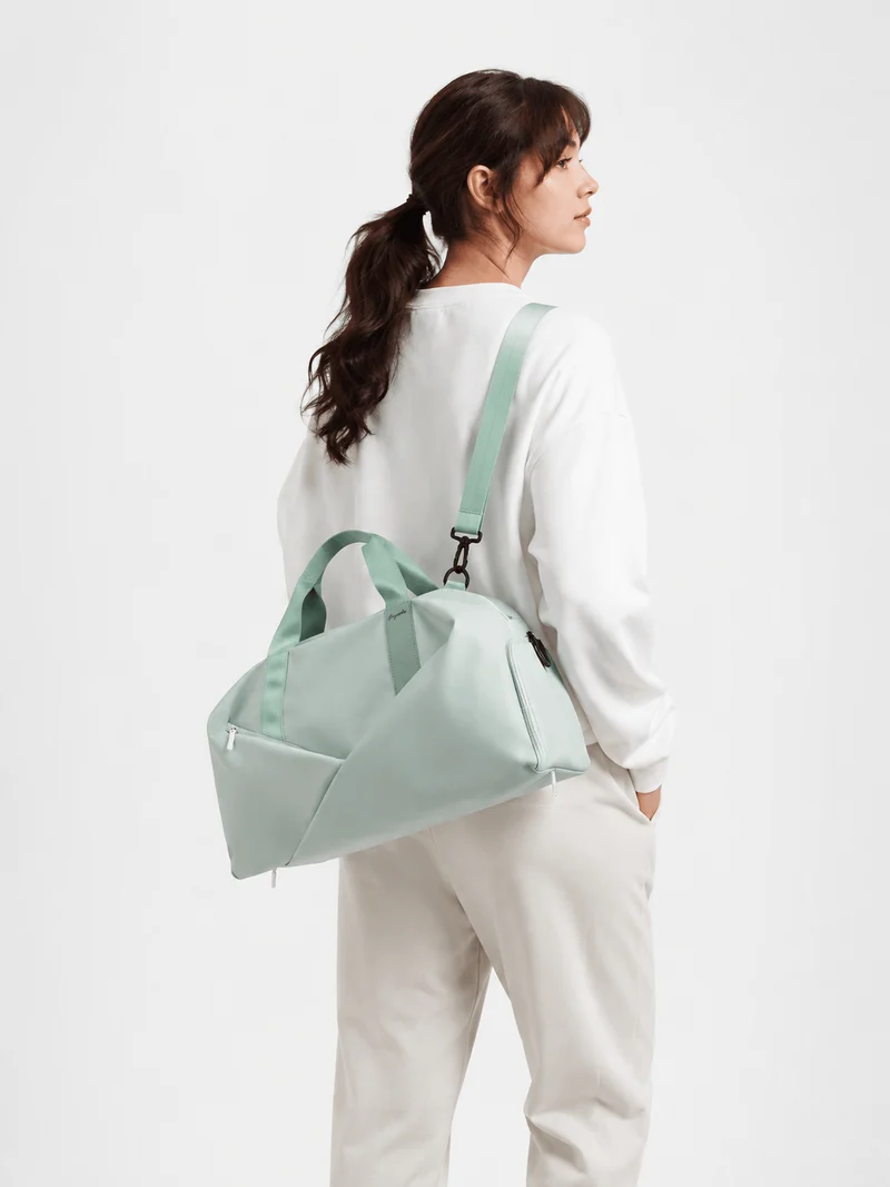 Sac de sport femme vert menthe en nylon, compartiment sec et humide