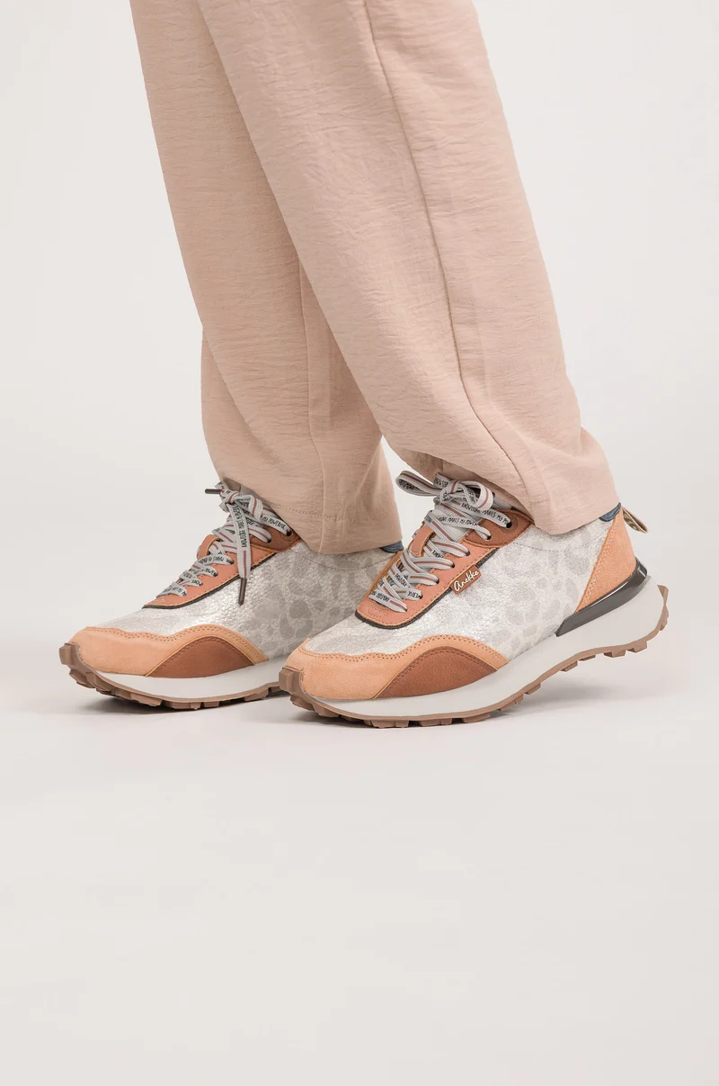 Sneakers beige et orange