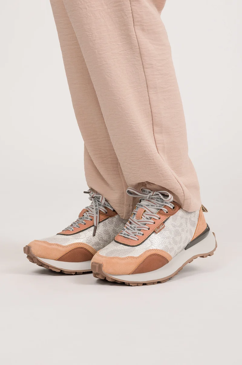 Sneakers beige et orange