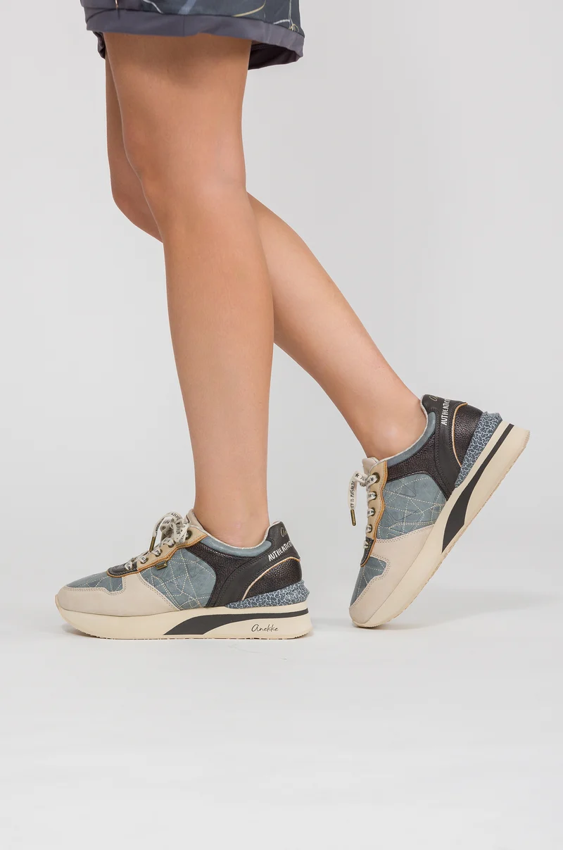 Sneakers bleus et beige