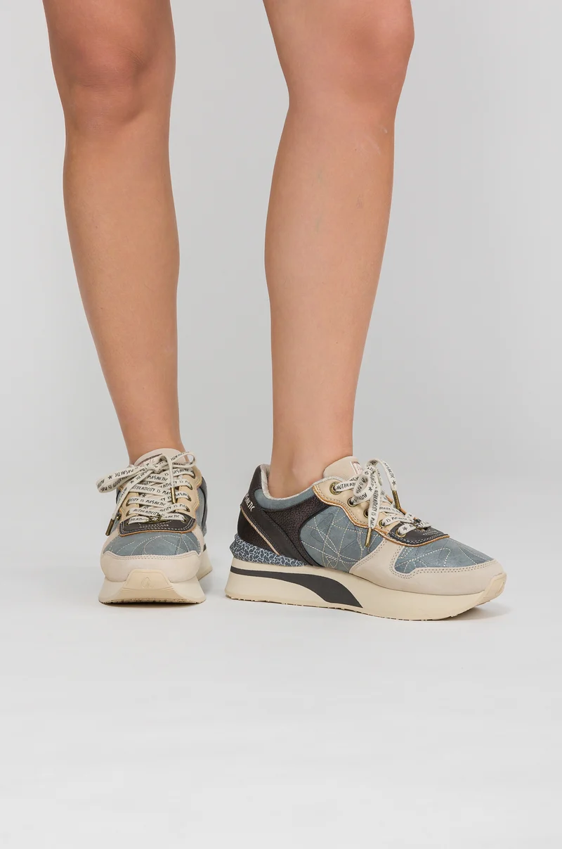 Sneakers bleus et beige