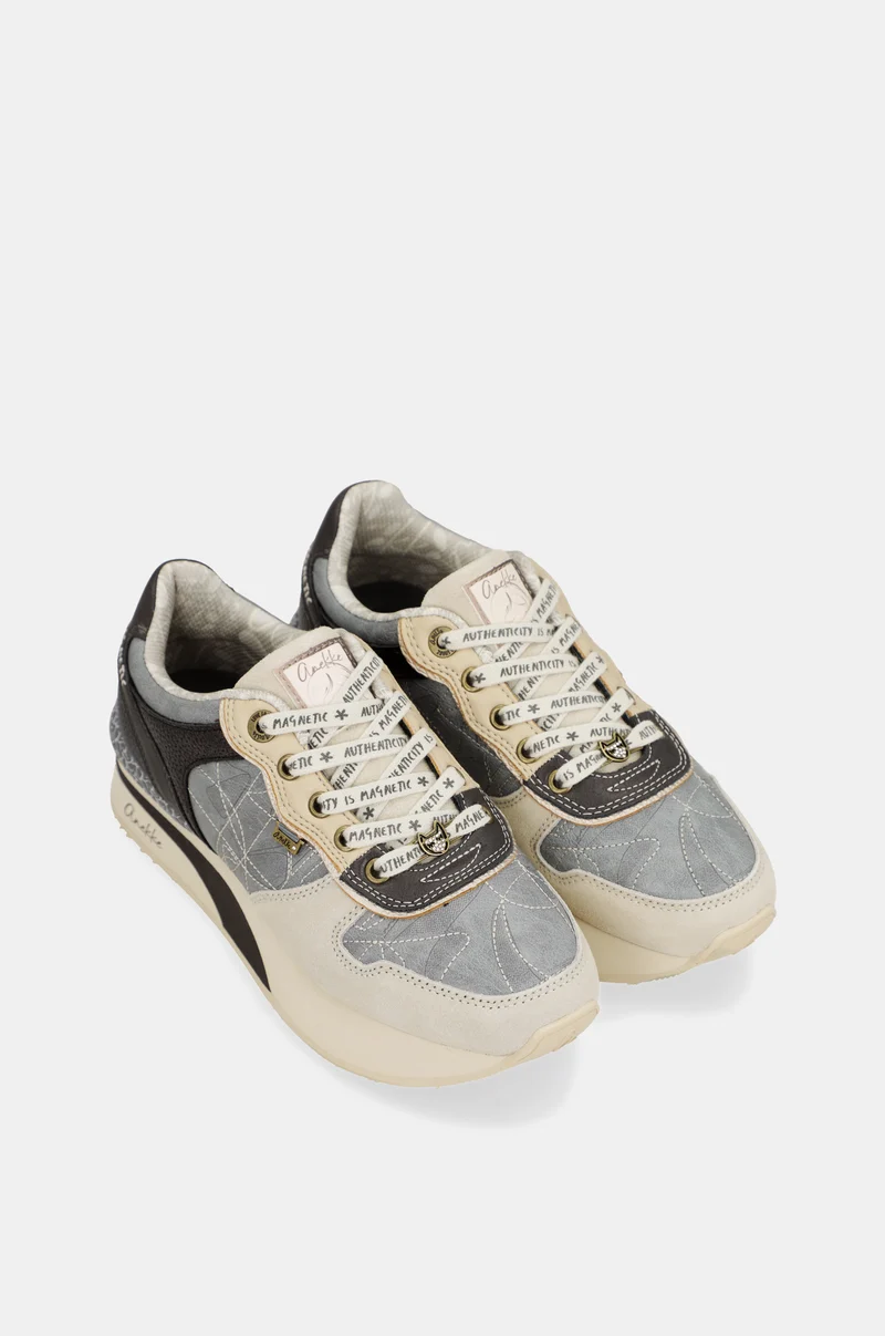 Sneakers bleus et beige