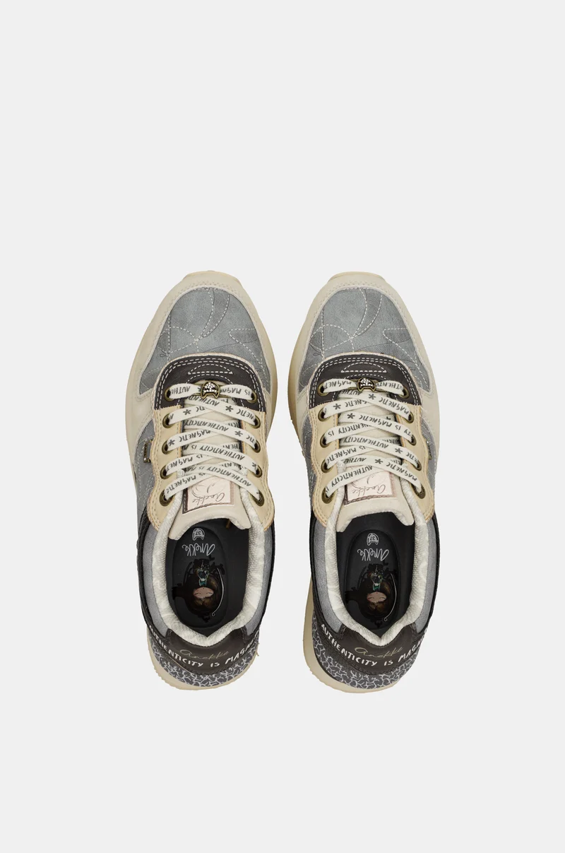 Sneakers bleus et beige