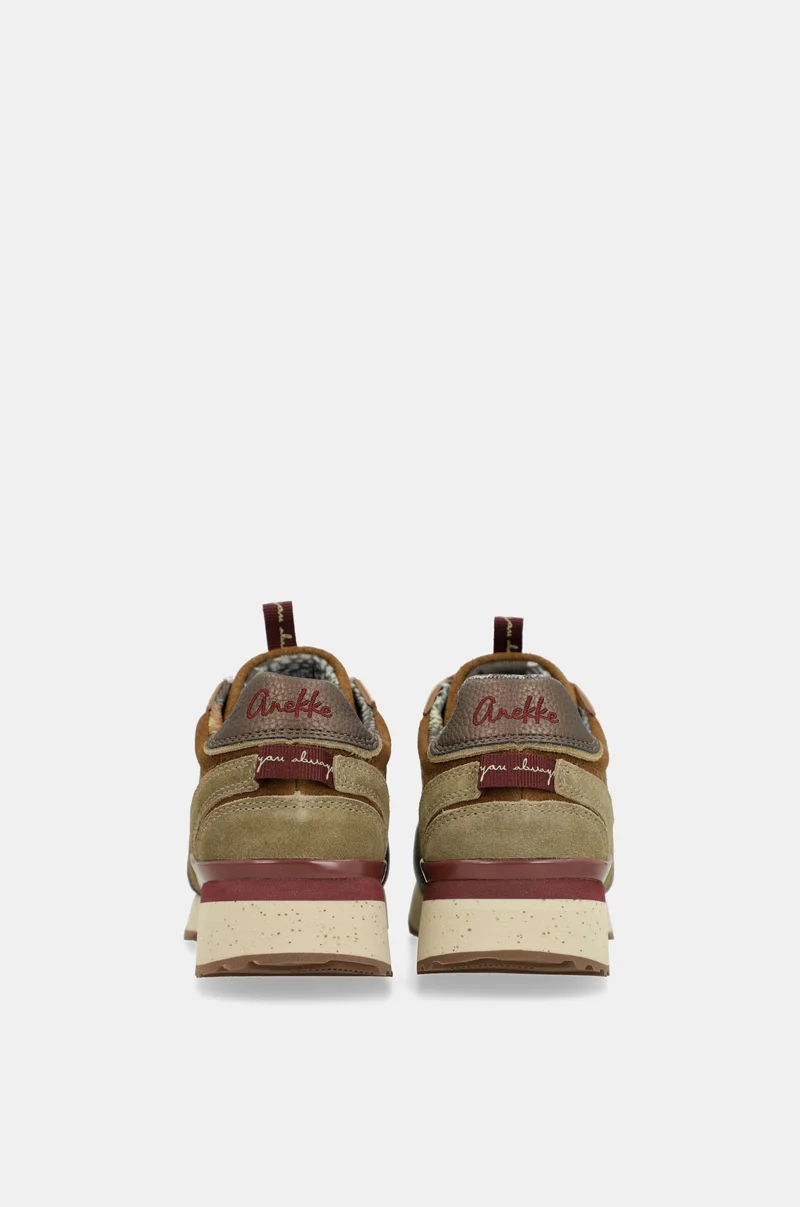 Baskets marron Anekke