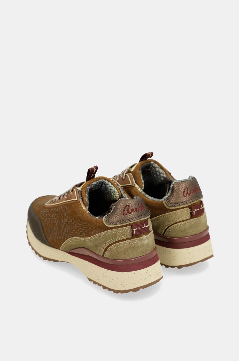Baskets marron Anekke