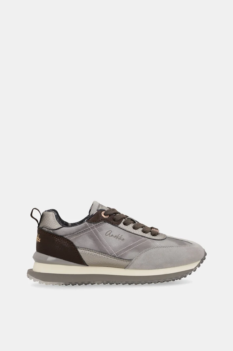 Baskets grises