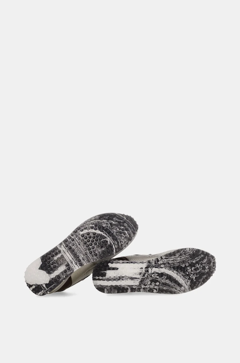 Baskets grises