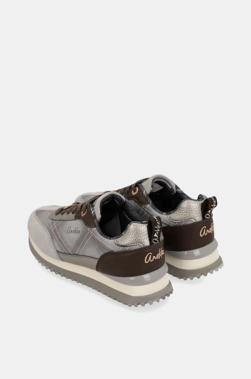 Baskets grises