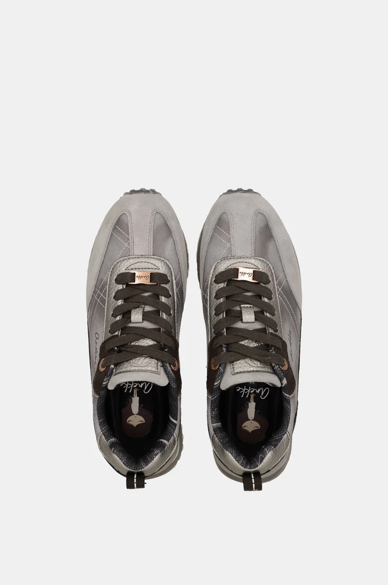 Baskets grises