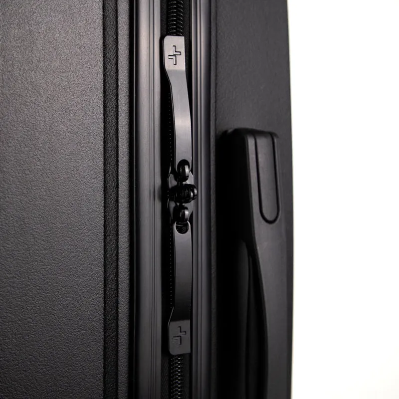 Tracker Dynamo DLX Carry-on